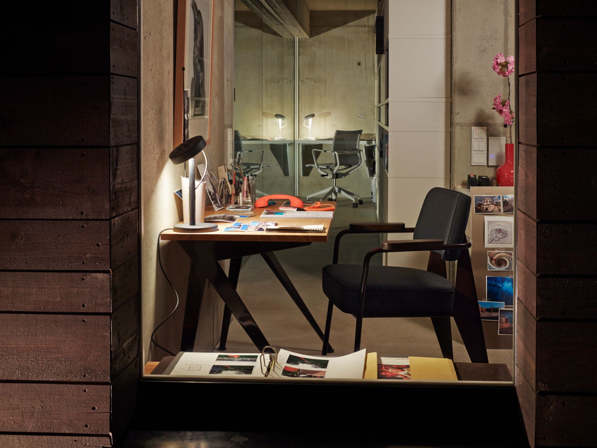 Compas Direction Desk Vitra