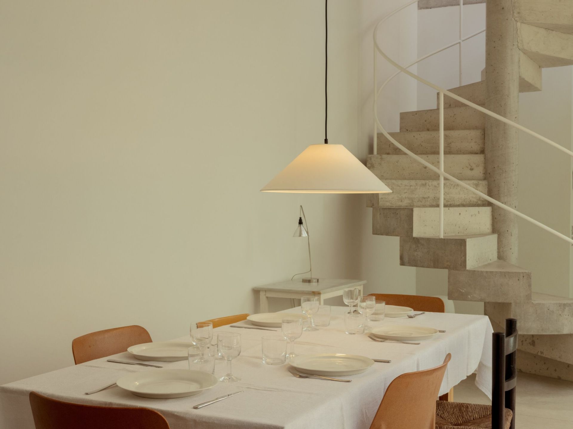 Sísísí cónicas planas MT5 Suspension lamp Ø64cm beige Santa & Cole