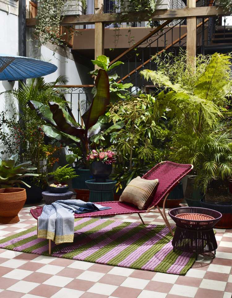 Caribe Chic Basket Table Outdoor ames 