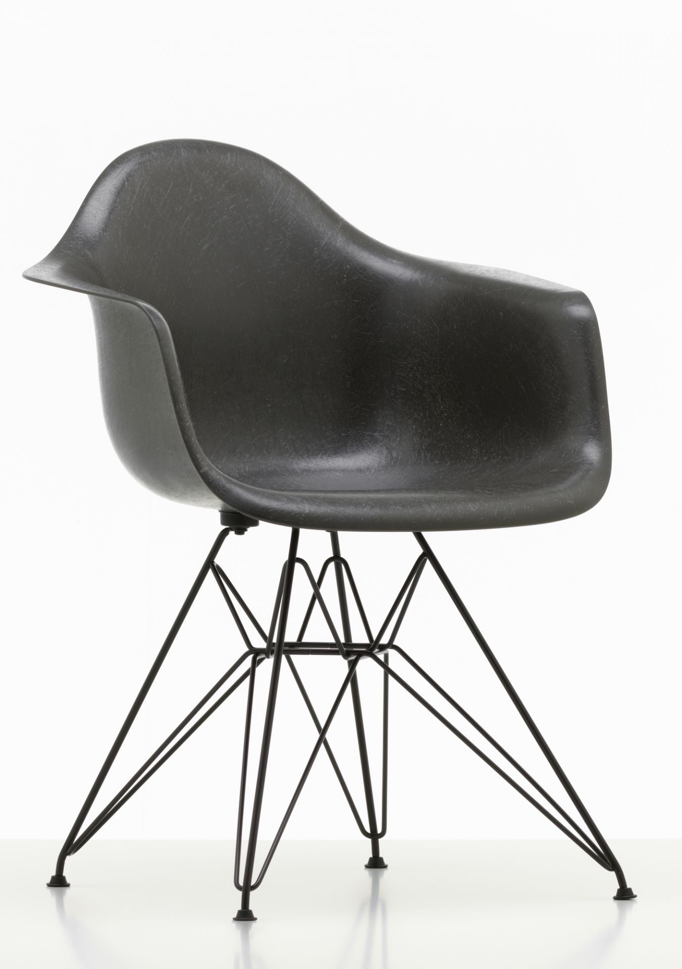 Eames Fibreglass Arm Chair DAR Chair Vitra