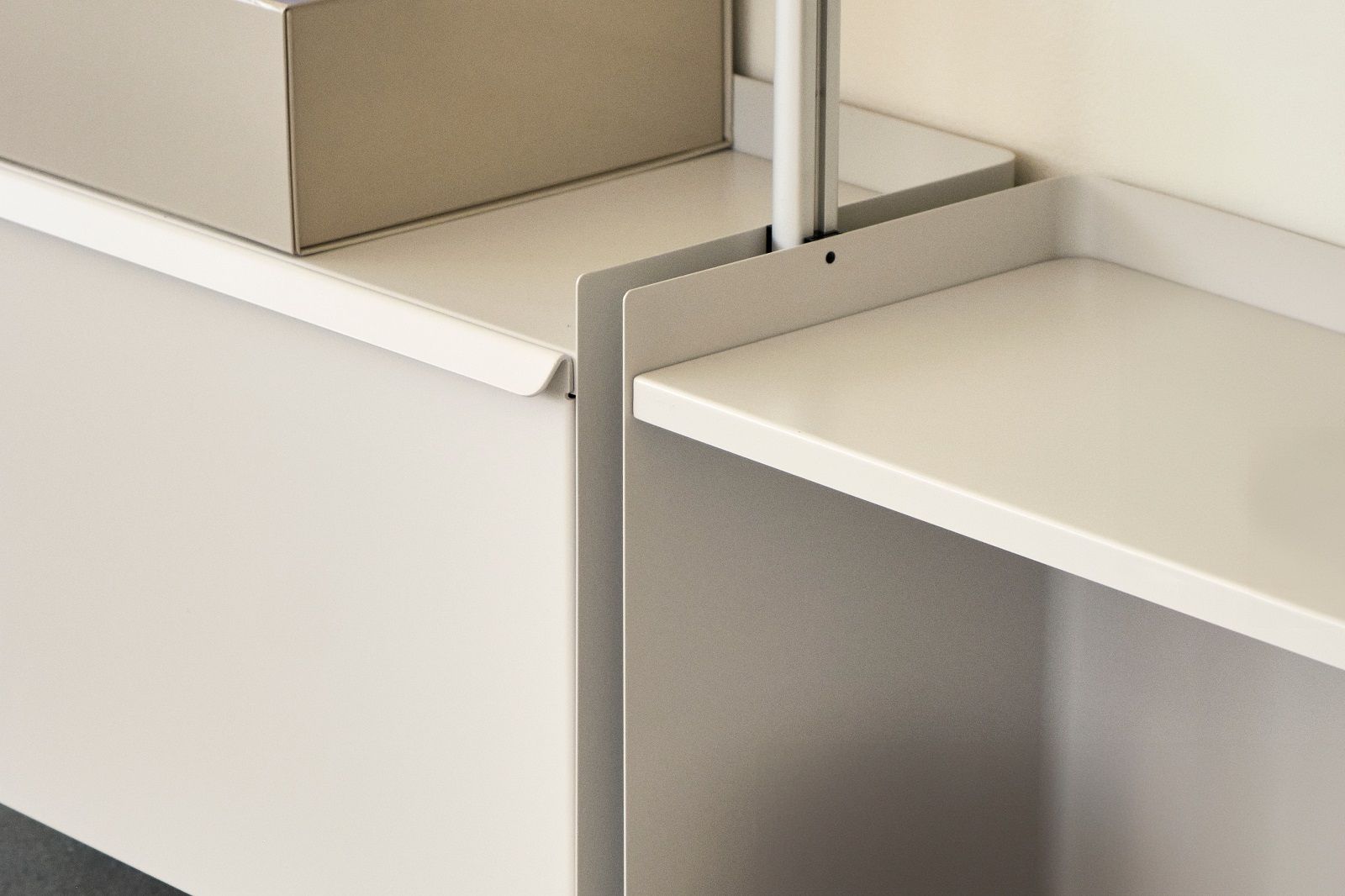 Pier System 1041 1 Column Shelf / Wardrobe Hay