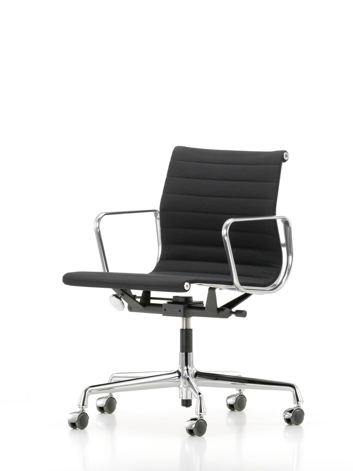 Aluminum Chair EA 118 / EA118 Chair Leather Premium Nero Vitra