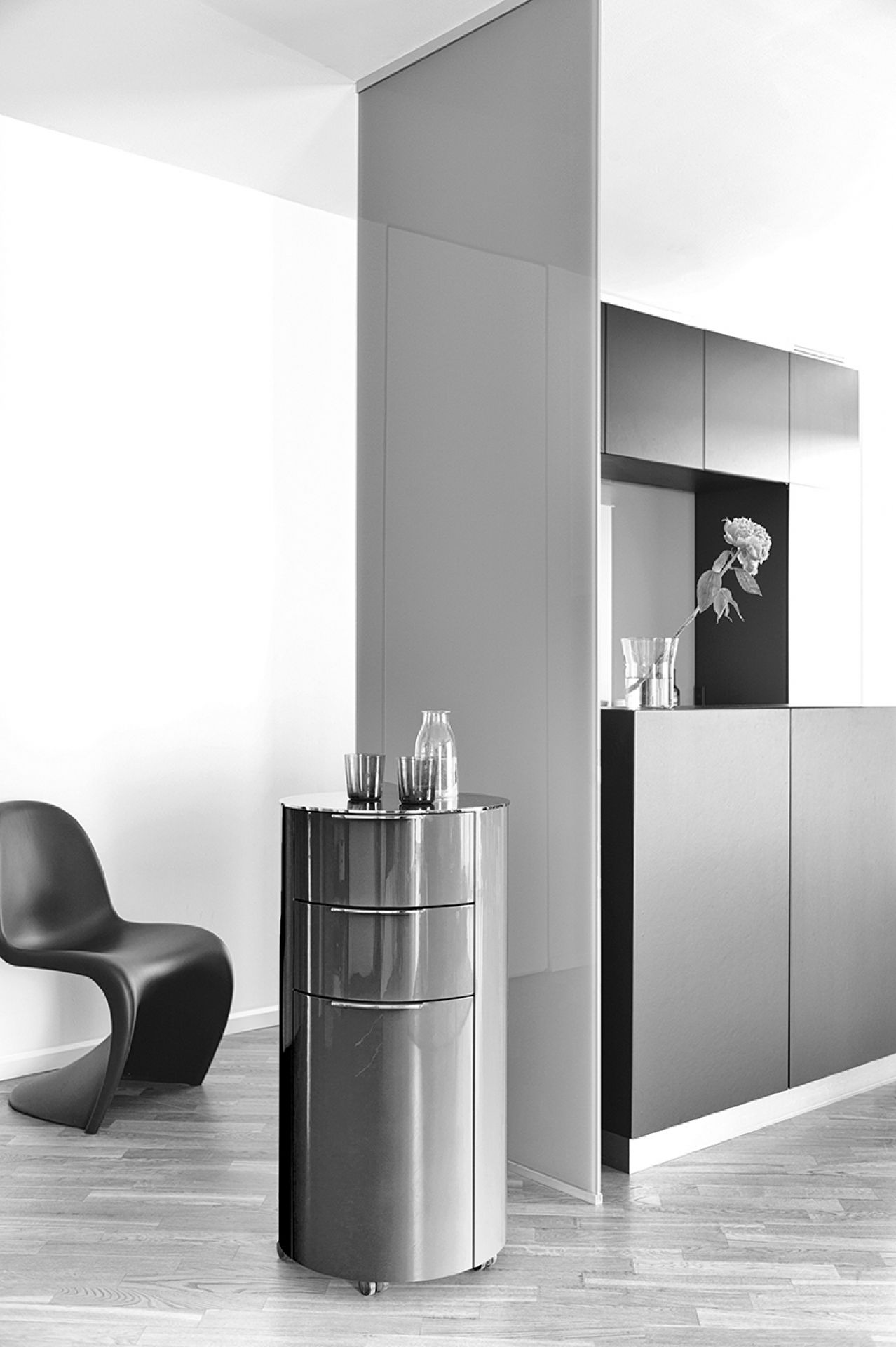 Conga Circular dresser H 74 cm with 4 Drawers Schönbuch