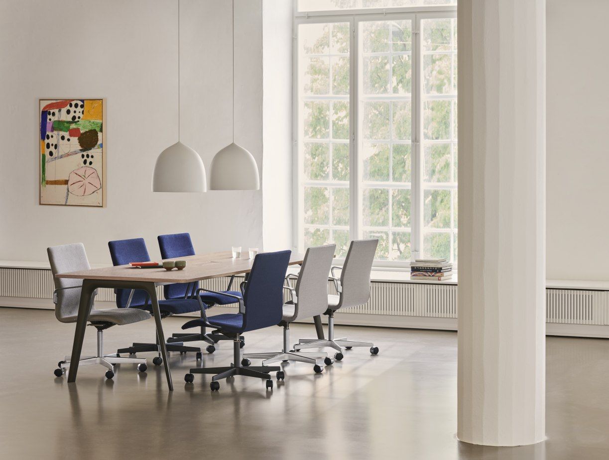 Pluralis table Fritz Hansen