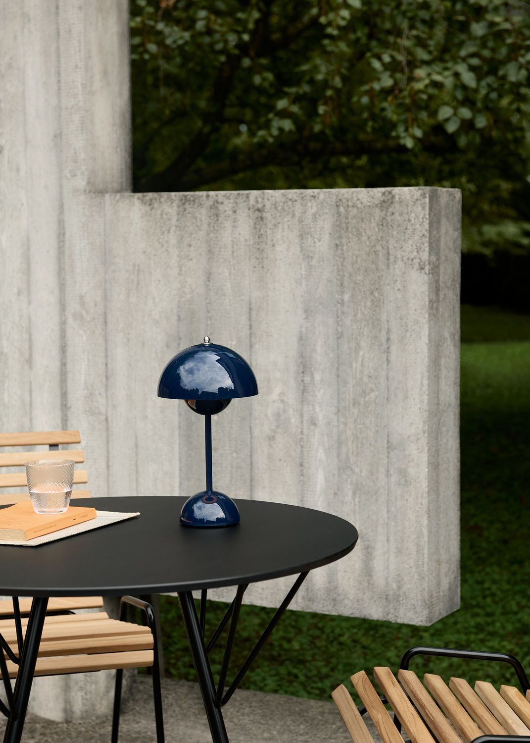 Flowerpot VP9 Portable Battery lamp / Table lamp with USB AndTradition