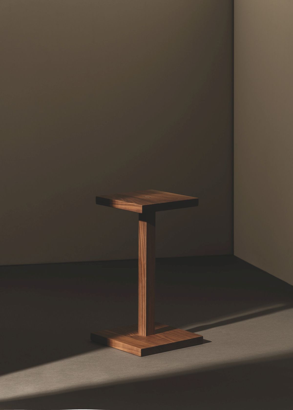 Peana Molina Side Table Santa & Cole