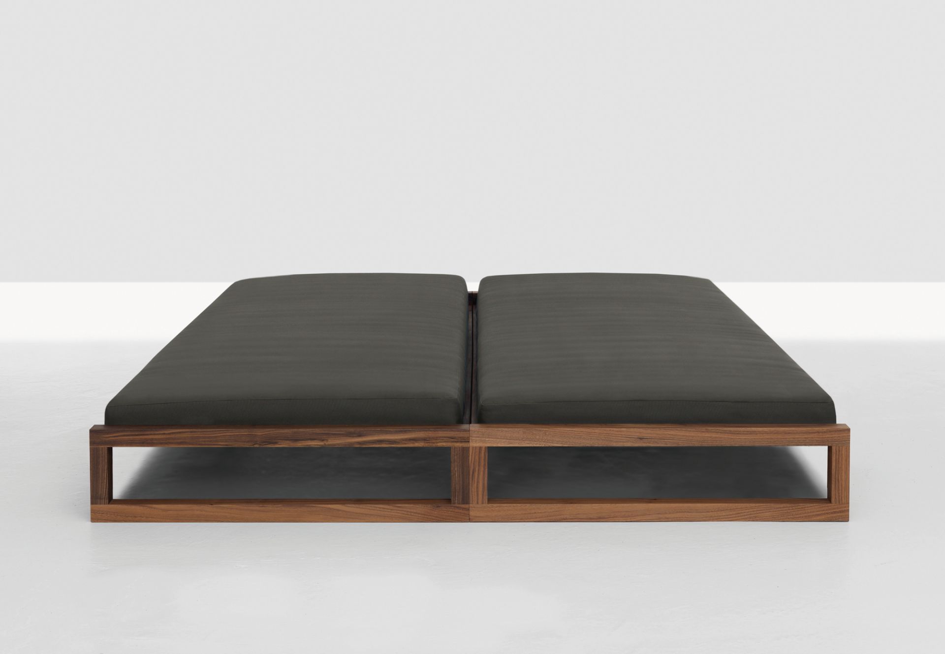 Guest 90 wood bed american walnut Zeitraum