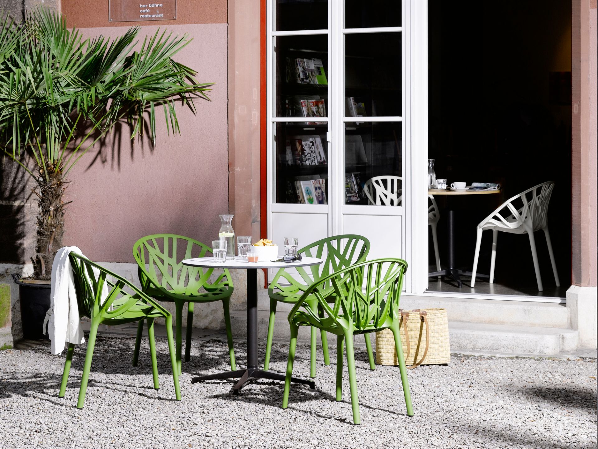 Bistro Table round Indoor Ø 79,6 cm Vitra