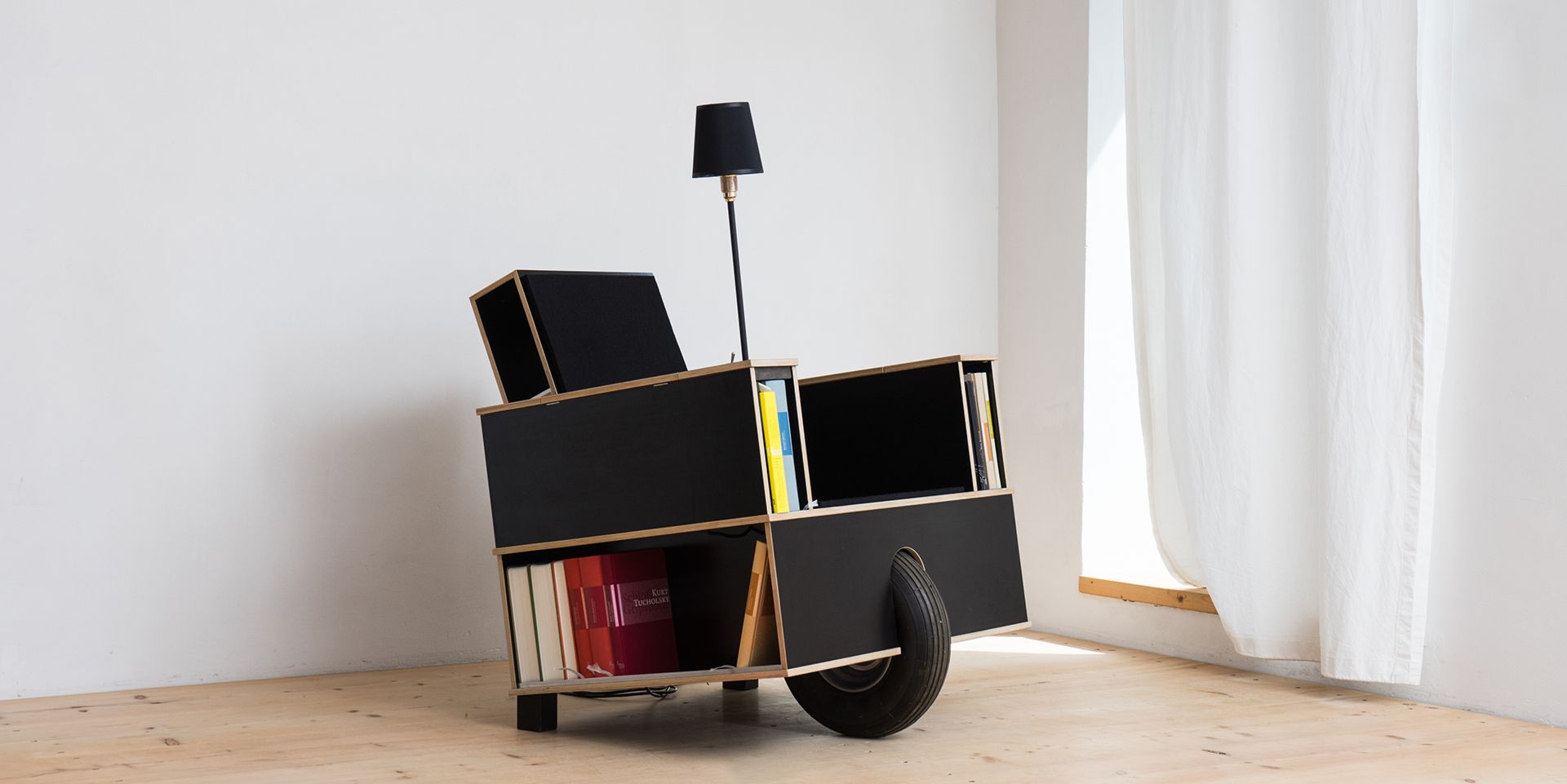 Bookinist mobile reading chair Nils Holger Moormann