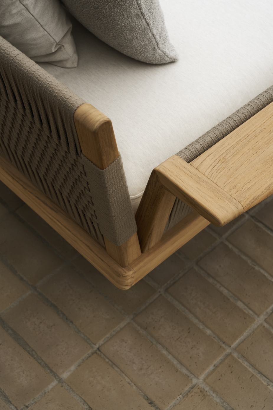 E511 Embrace Sofa Module with backrest and side rest Outdoor Carl Hansen & Søn