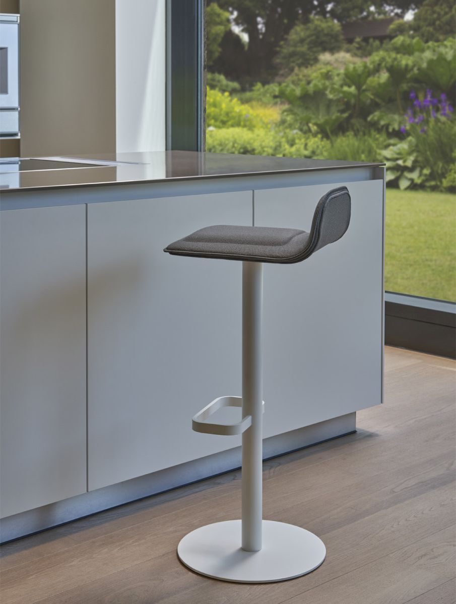 Dave Bar Stool White with Seat Cushion in Anthracite Moree