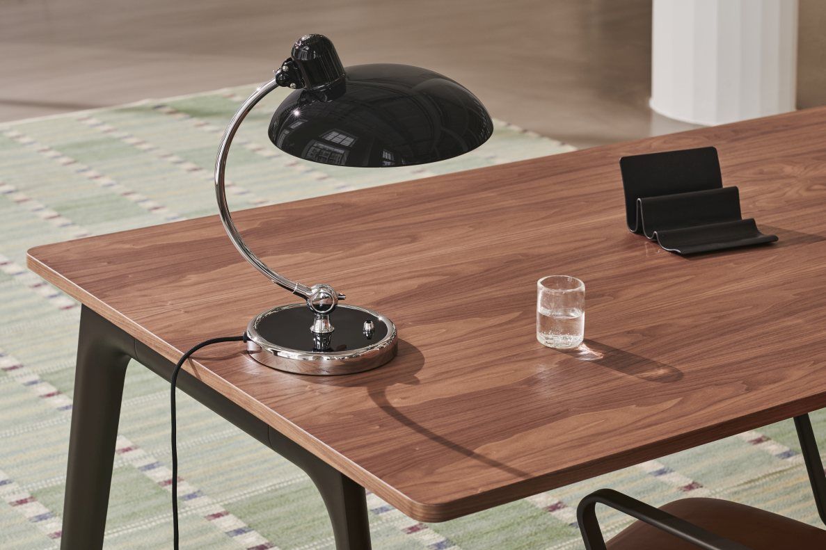 Pluralis table Fritz Hansen