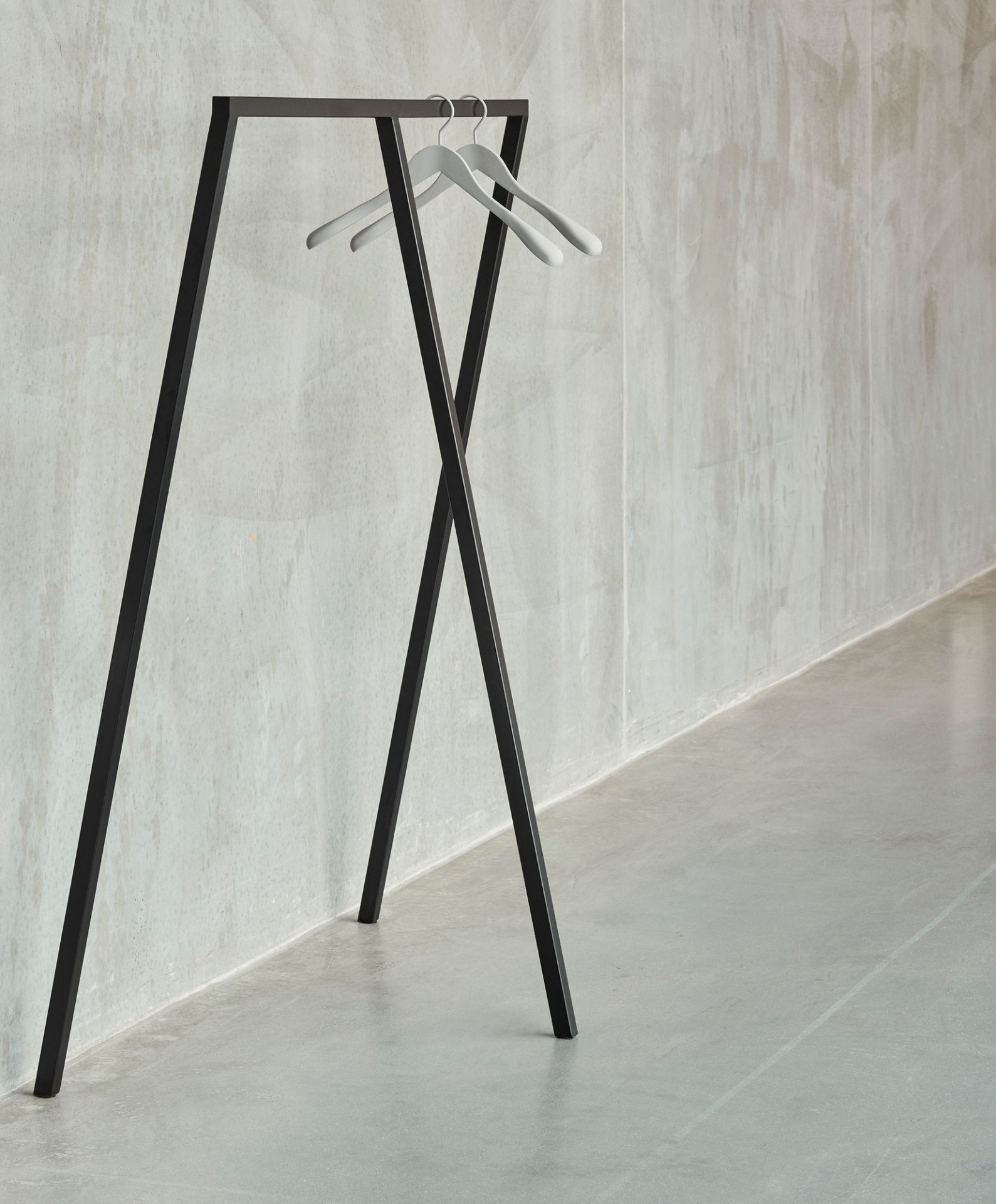 Loop Stand Wardrobe Hay Black