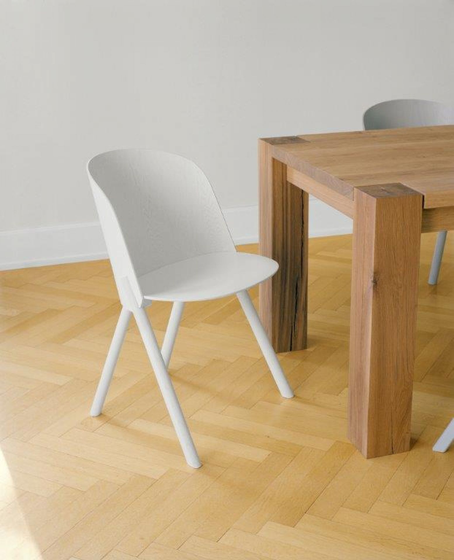 CH05 This Chair e15
