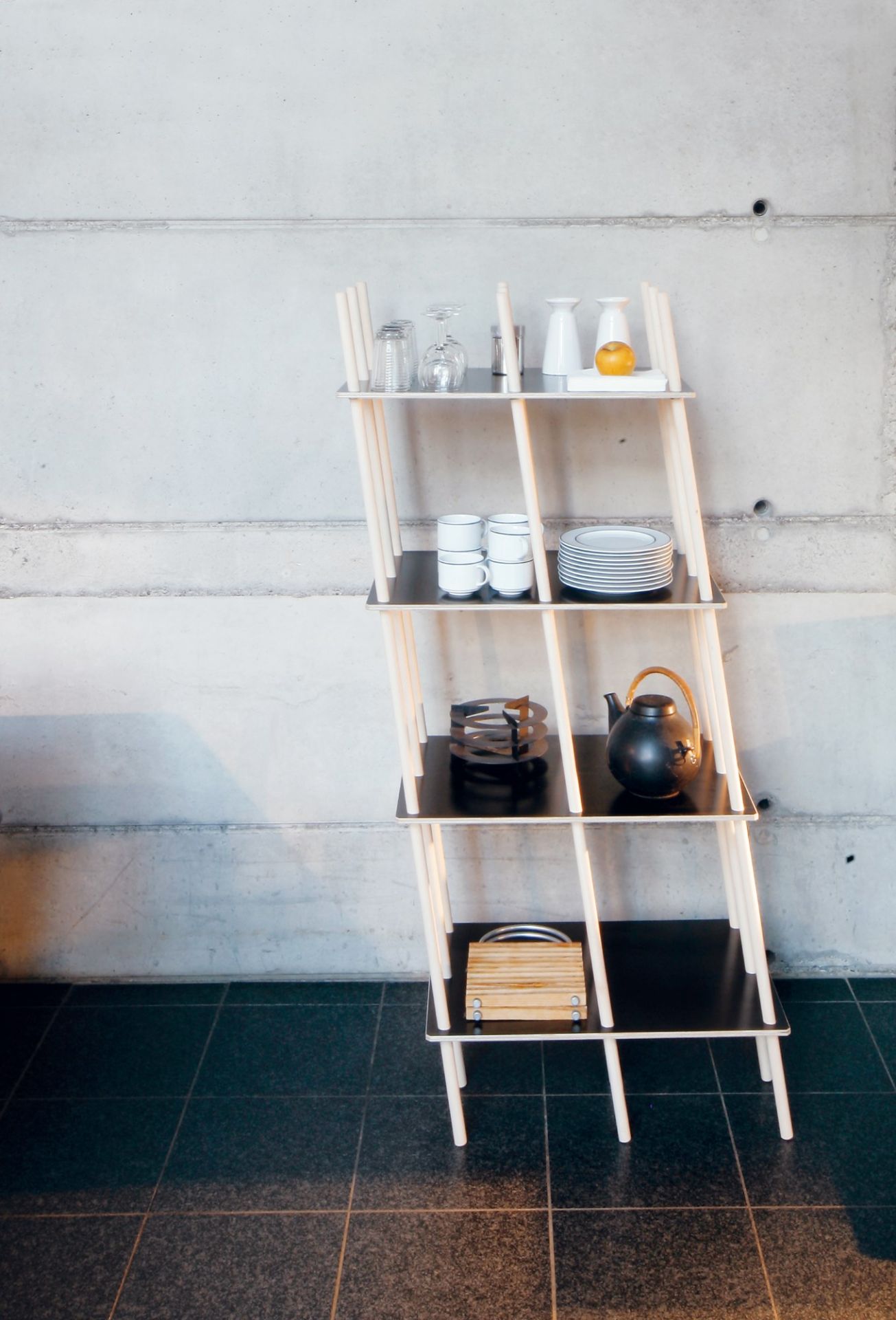 Es shelf Nils Holger Moormann