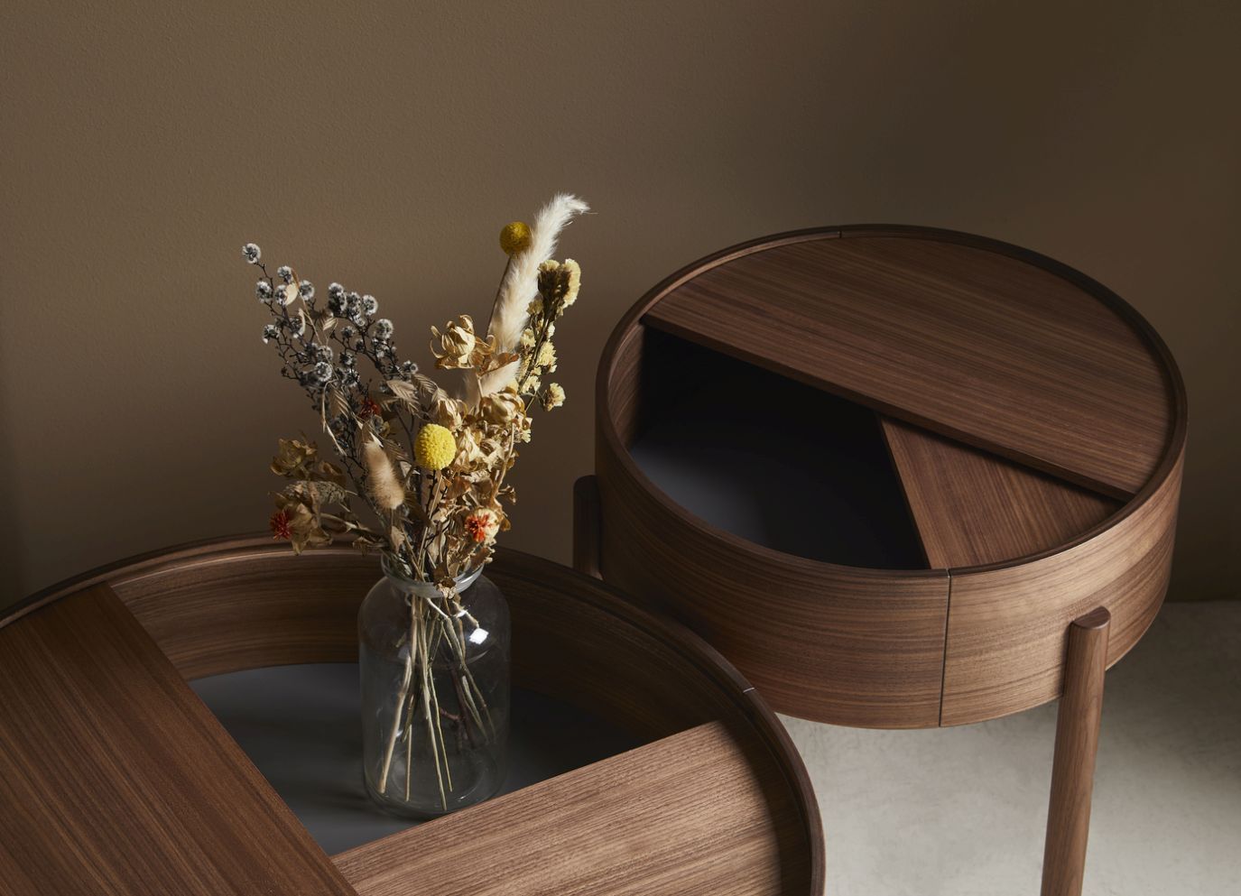 Arc Side Table Walnut Ø 42 cm Woud