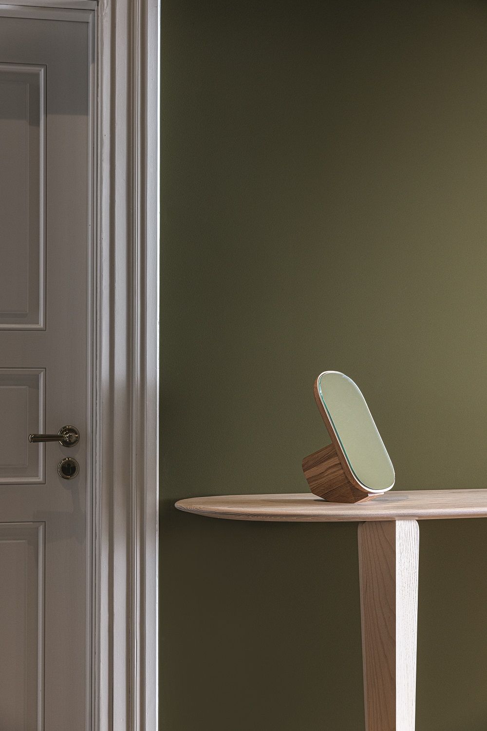 Kuyu Console Console table asymmetric period