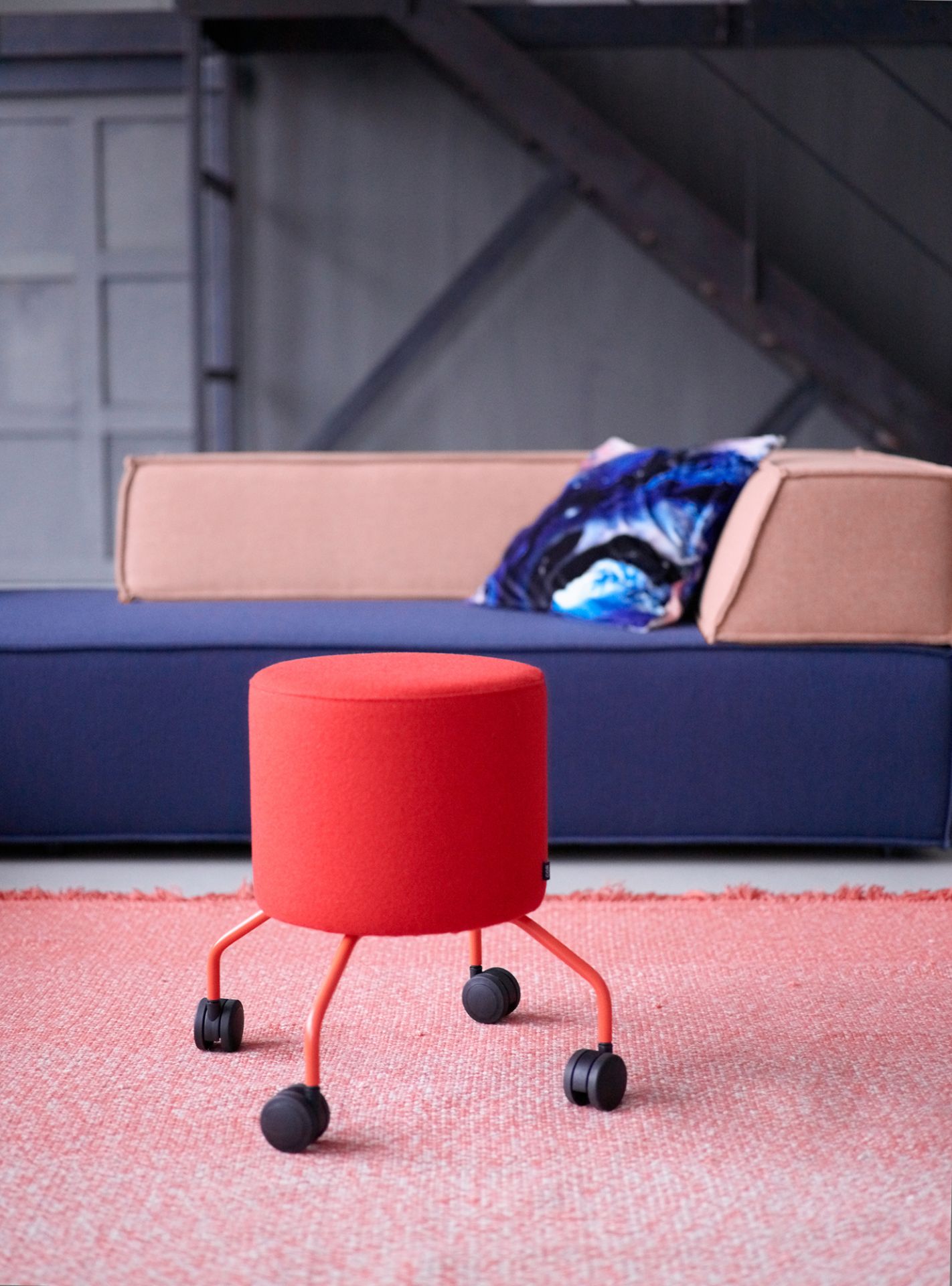 Drop Stool on Wheels Cor