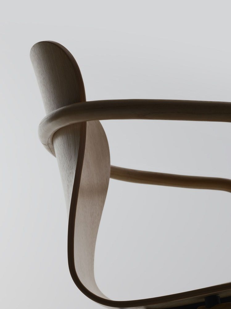 S 220 F Chair with armrest Thonet