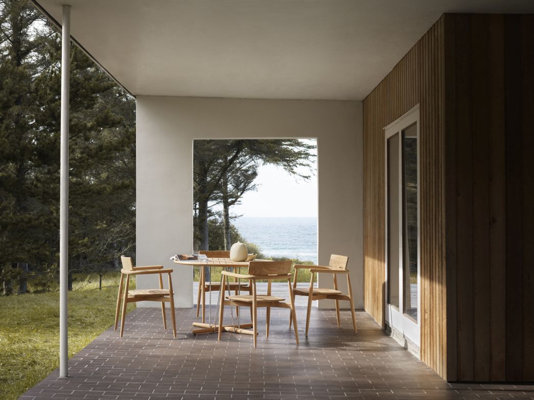E022 Embrace Outdoor Table Ø140cm Carl Hansen & Søn
