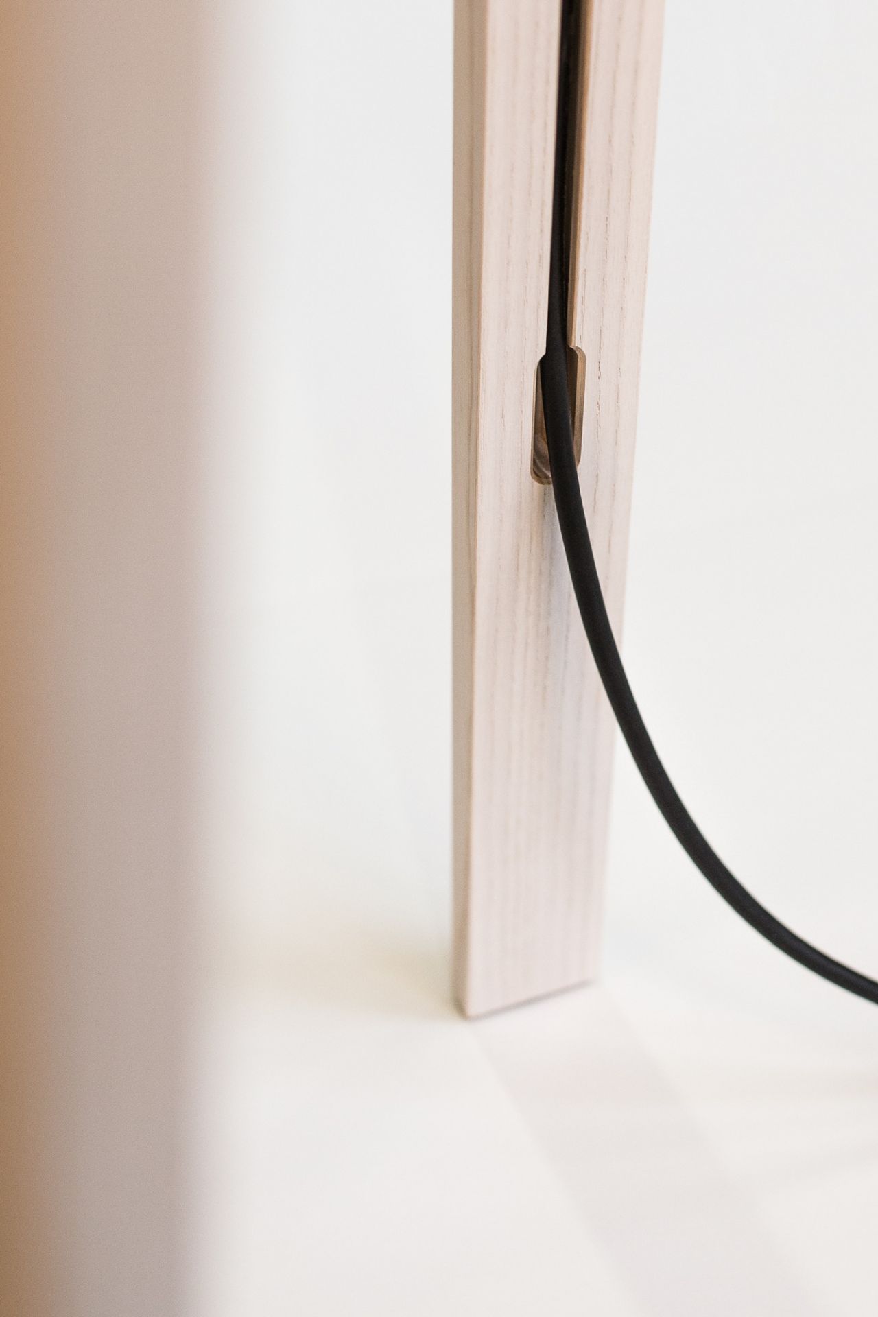 Luca floor lamp natural oak / white Maigrau