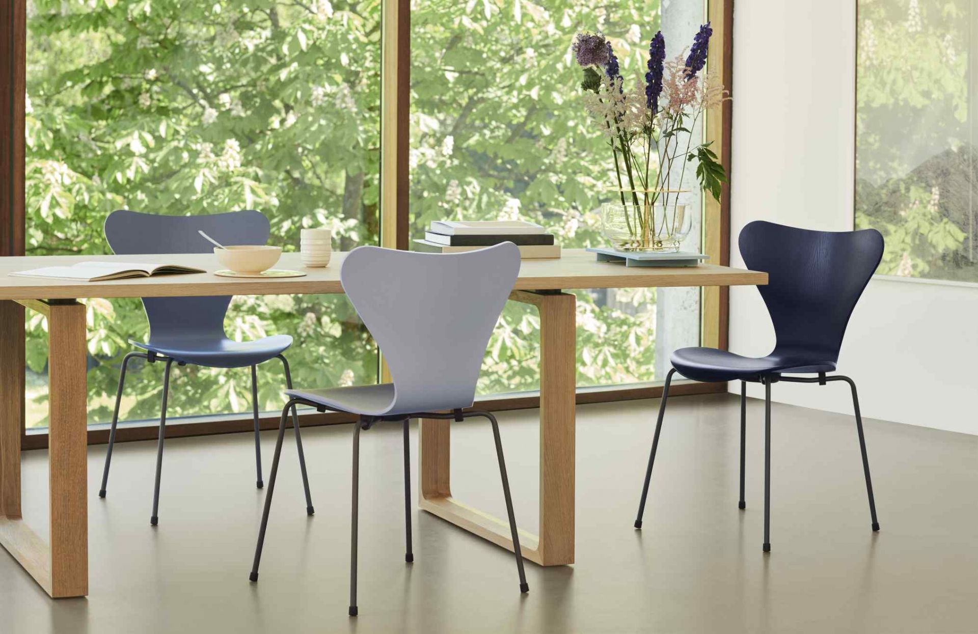 Essay Table Fritz Hansen QUICK SHIP