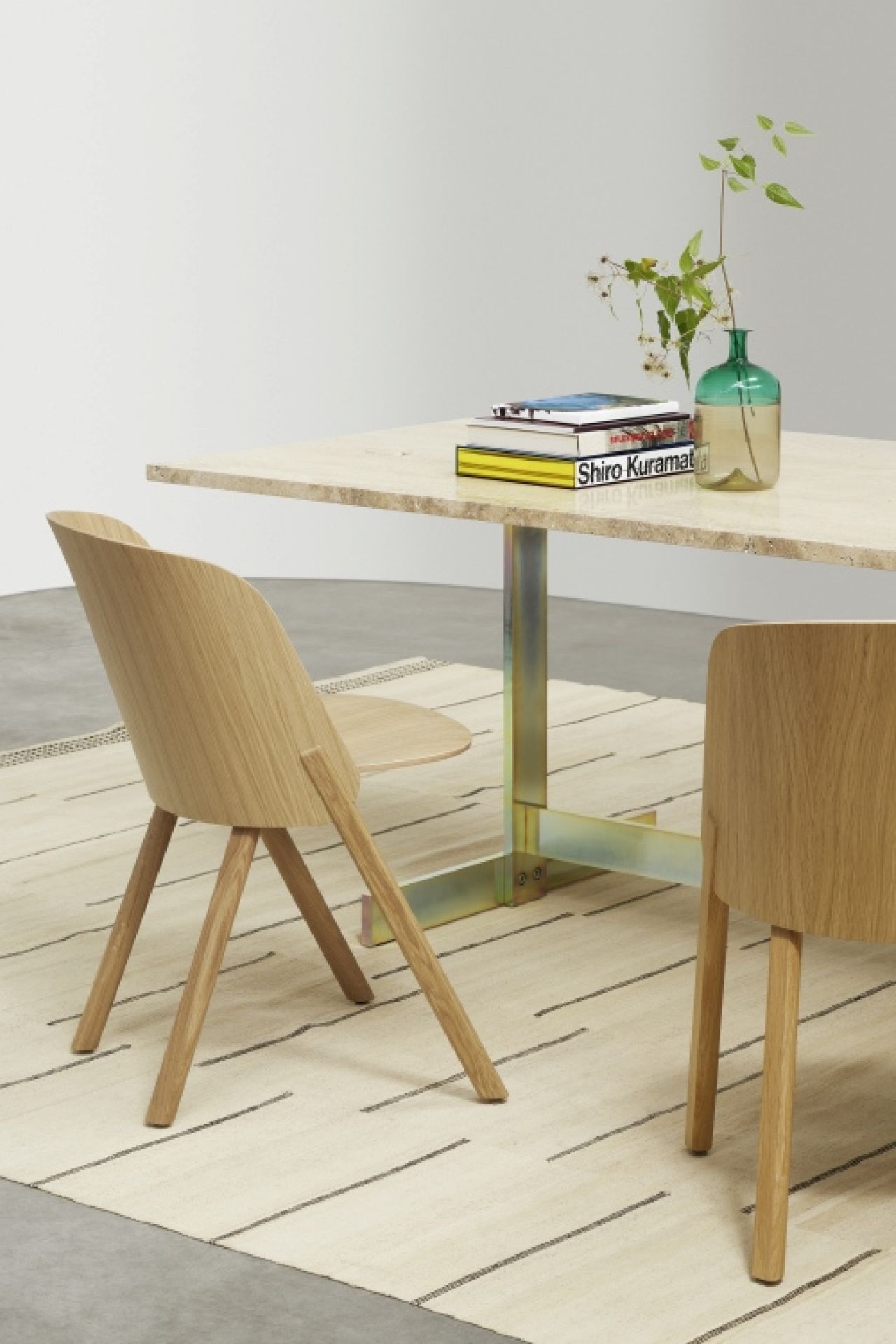 CH05 This Chair e15