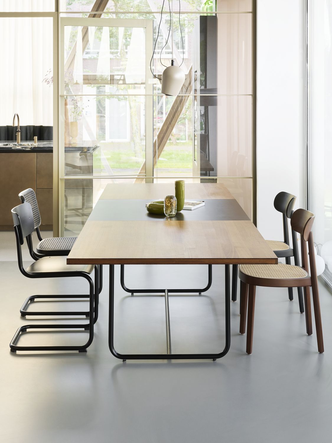 S 32 V Tubular steel classic cantilever chair Thonet