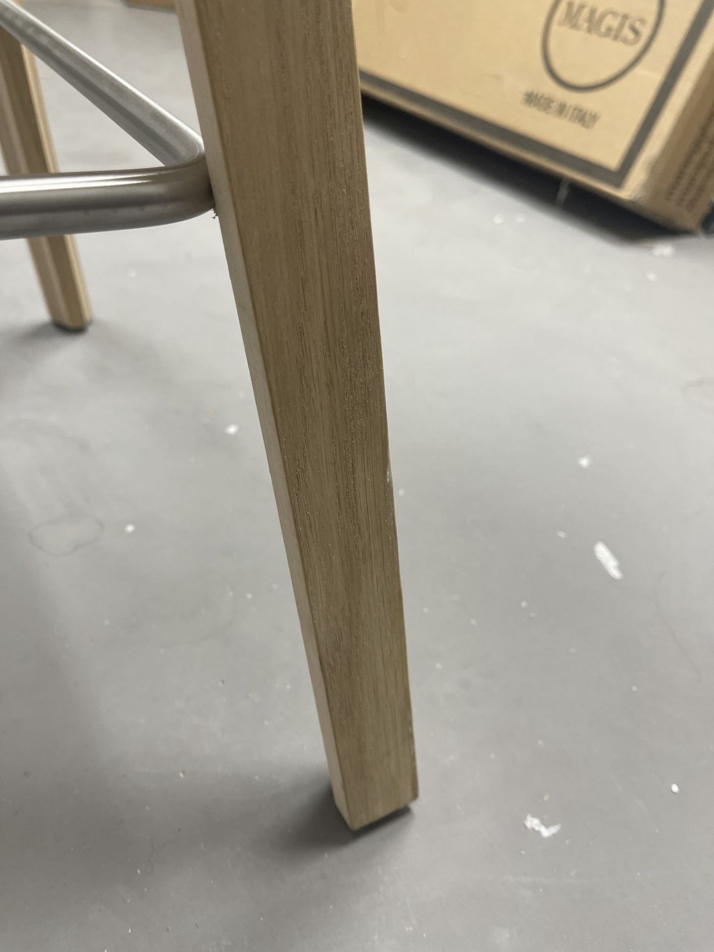 About a Stool AAS32 / AAS 32 Bar stool LOW OAK SOFT / PASTELL GREEN Hay MÄNGELEXEMPLAR  