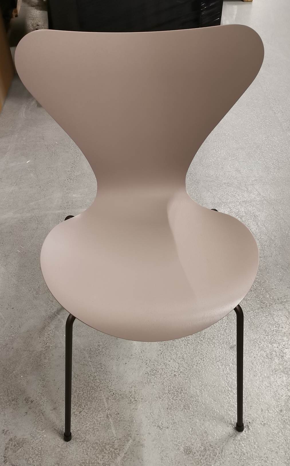 Sevens / Series 3107 Chair Ash deep clay/brown bronze SH 46 Fritz Hansen SINGLE PIECES