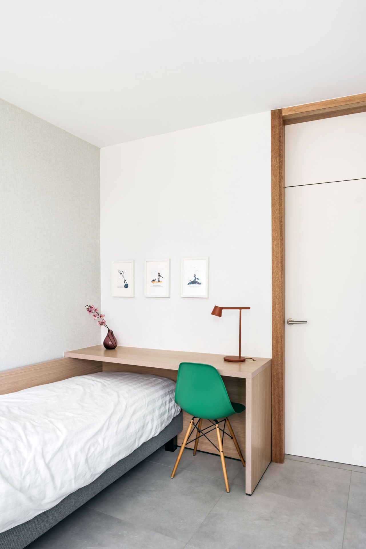 Eames Plastic Side Chair DSW Chair Vitra