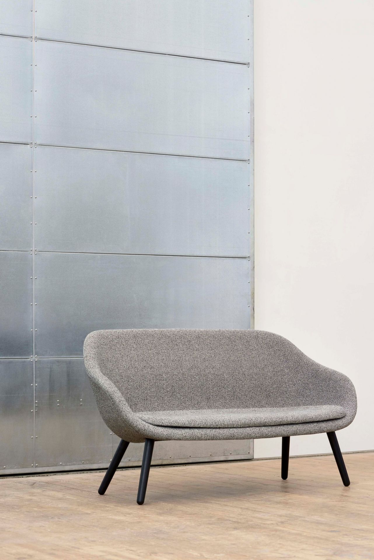 About a Lounge AAL Sofa Hay