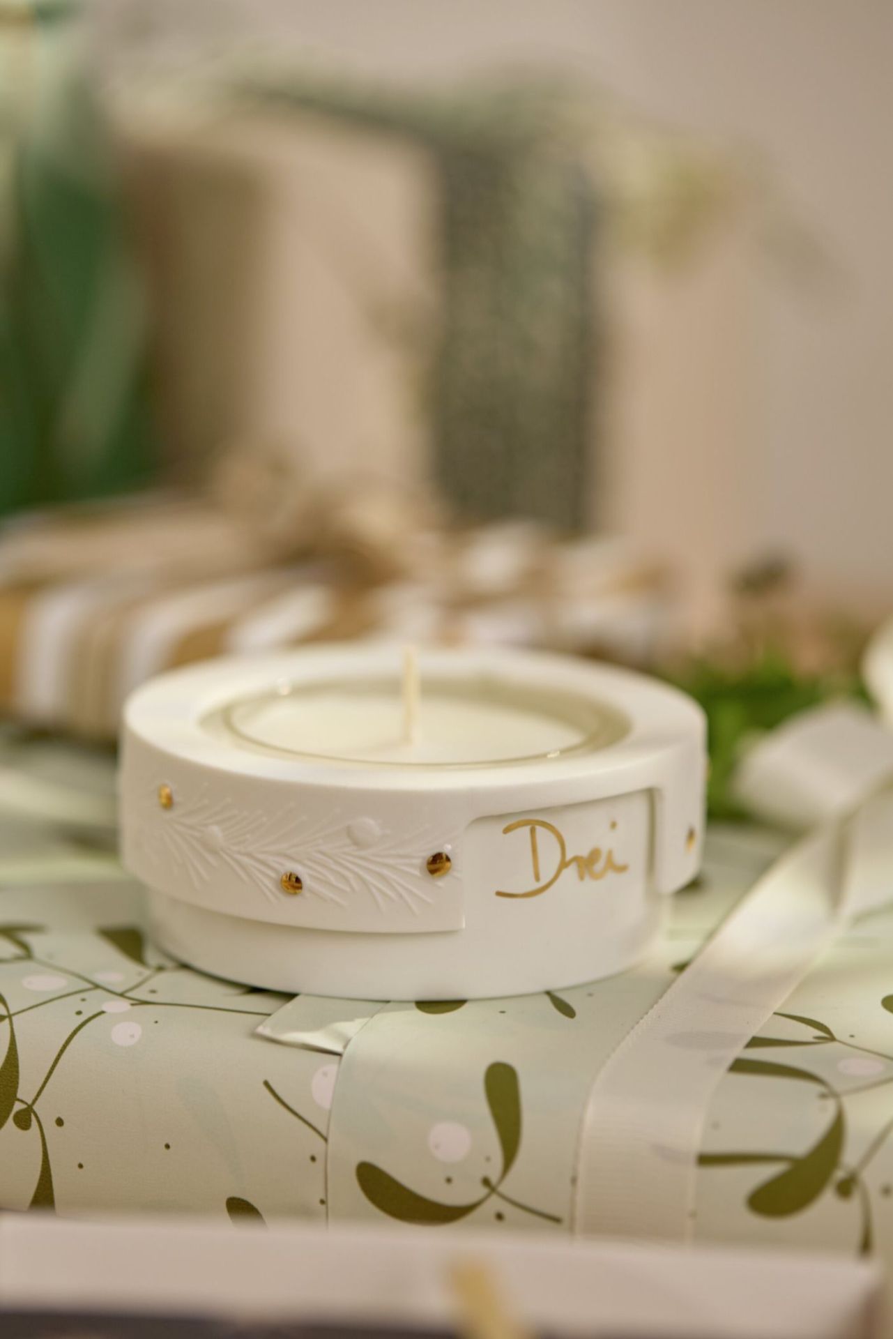Small Advent candle, fir branches, wheels