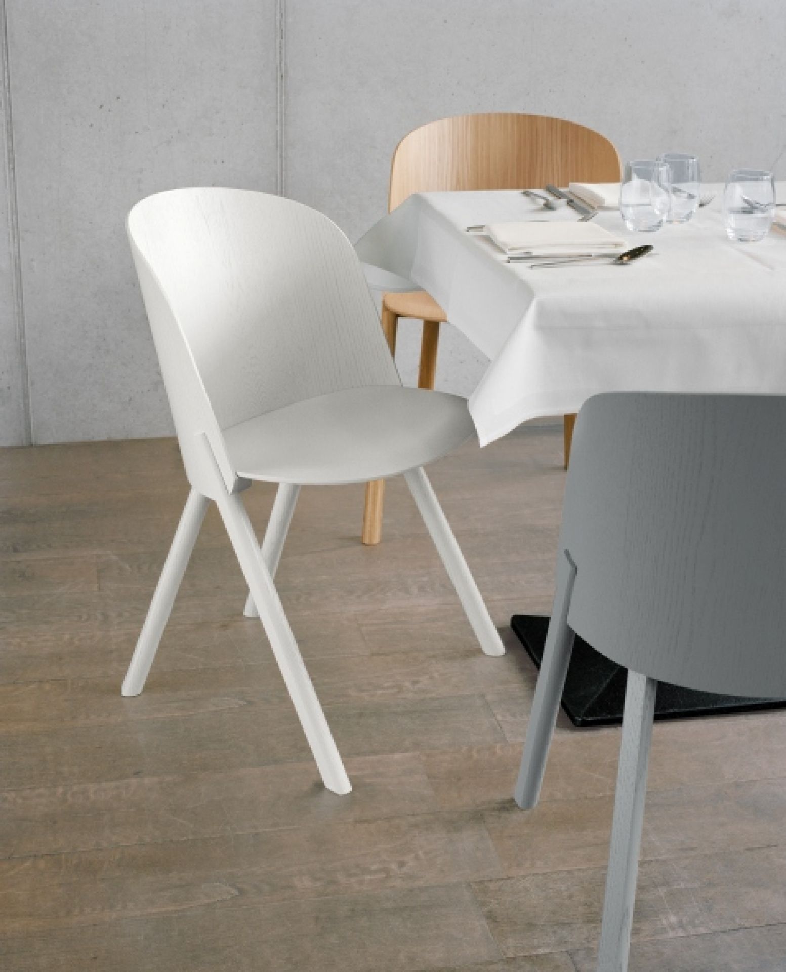 CH05 This Chair e15