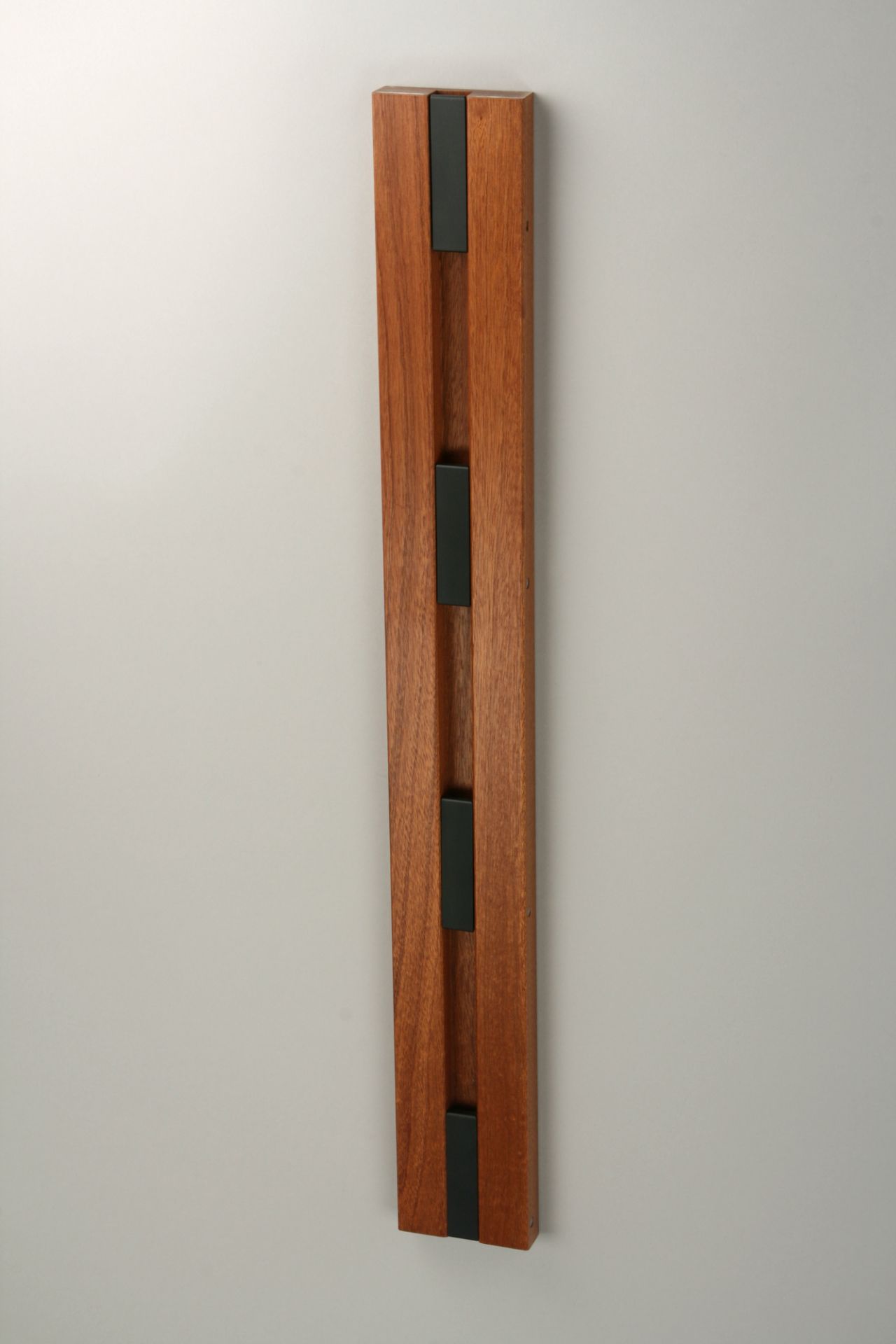 Knax Coat rack wall mounted vertical 4 hooks Loca Mahagony-black