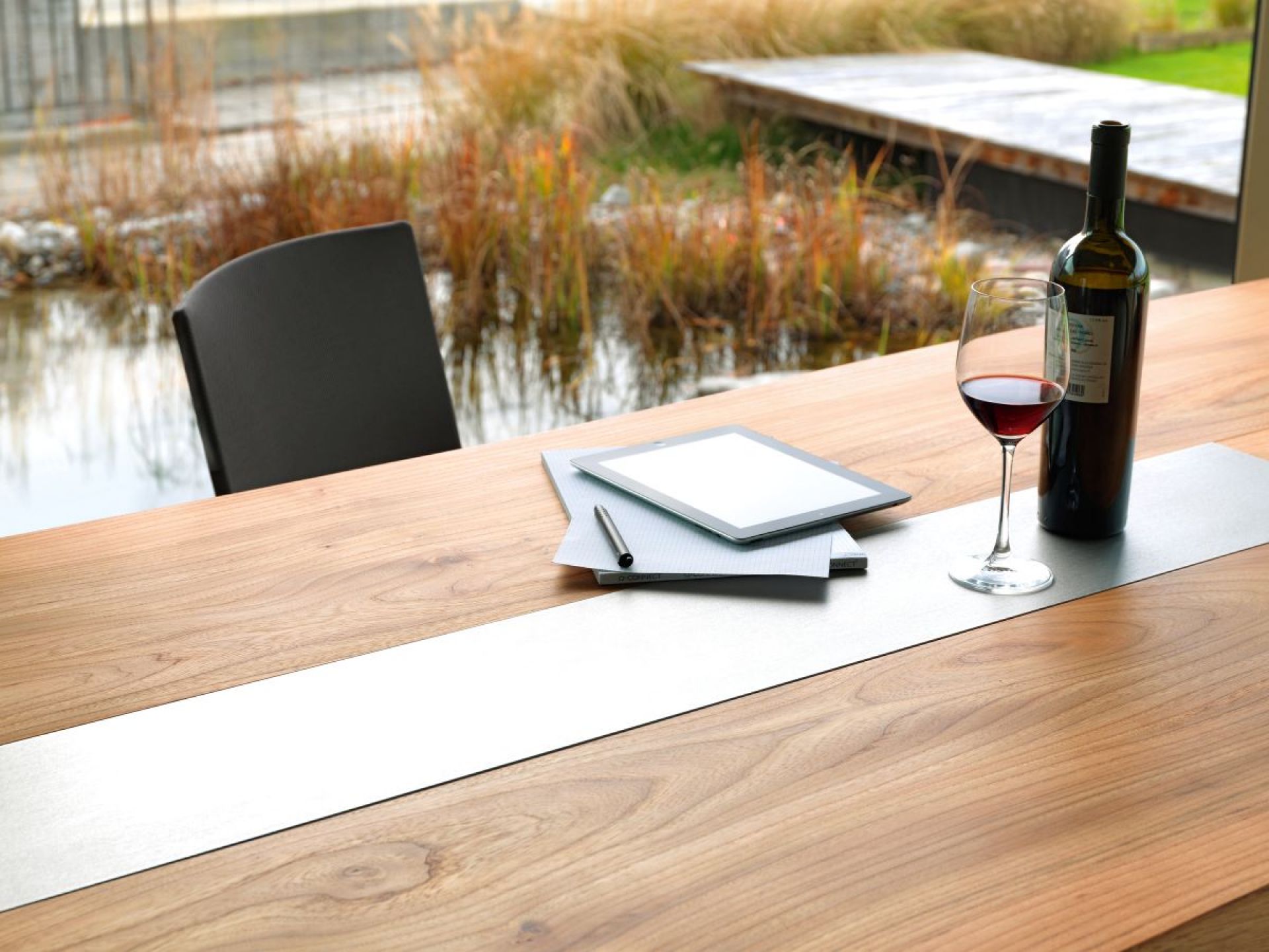 Nur Table Girsberger