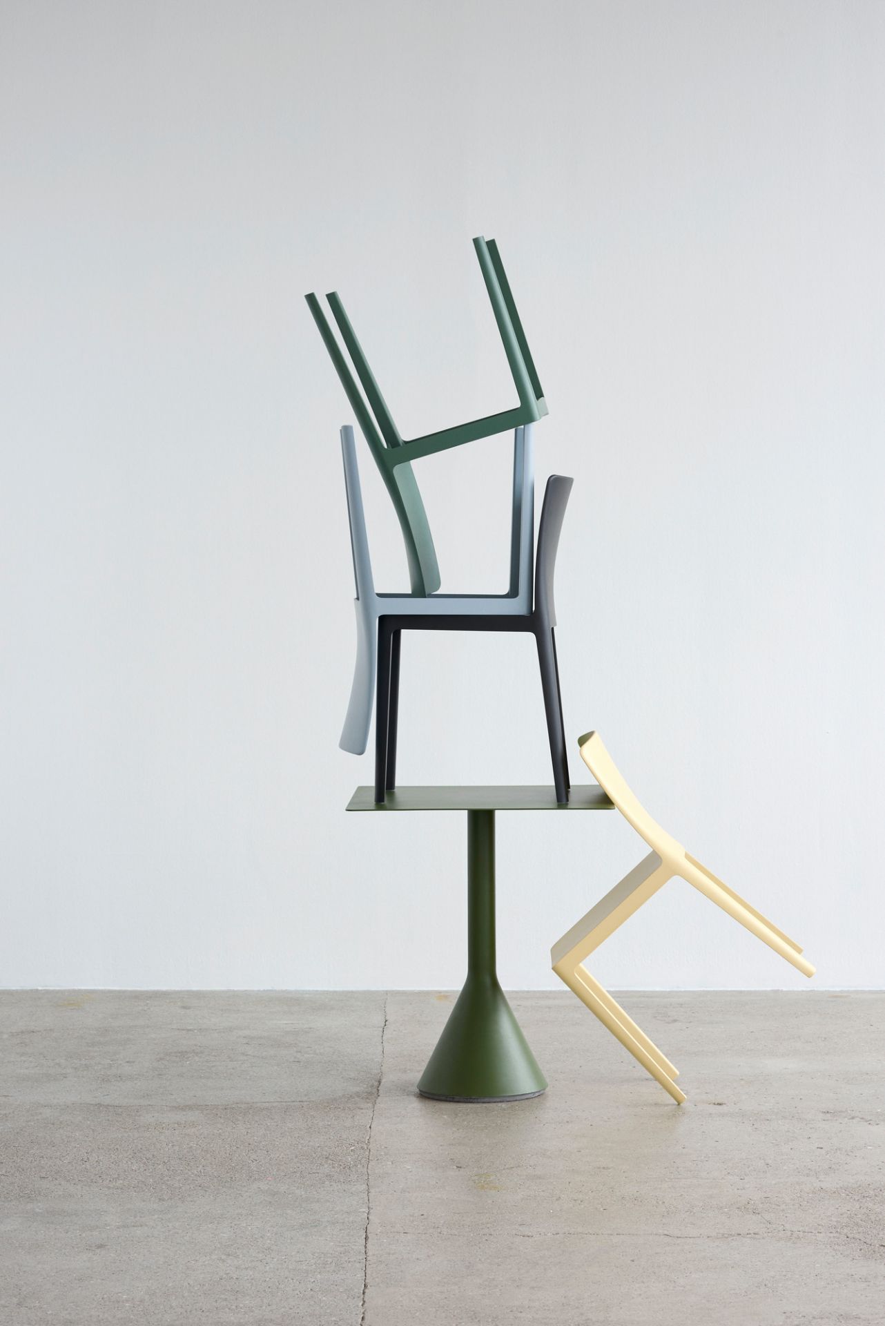 Élémentaire / Elementaire Chair Outdoor Anthrazit Hay SINGLE PIECES Élémentaire / Elementaire Chair Outdoor Anthrazit Hay SINGLE PIECES