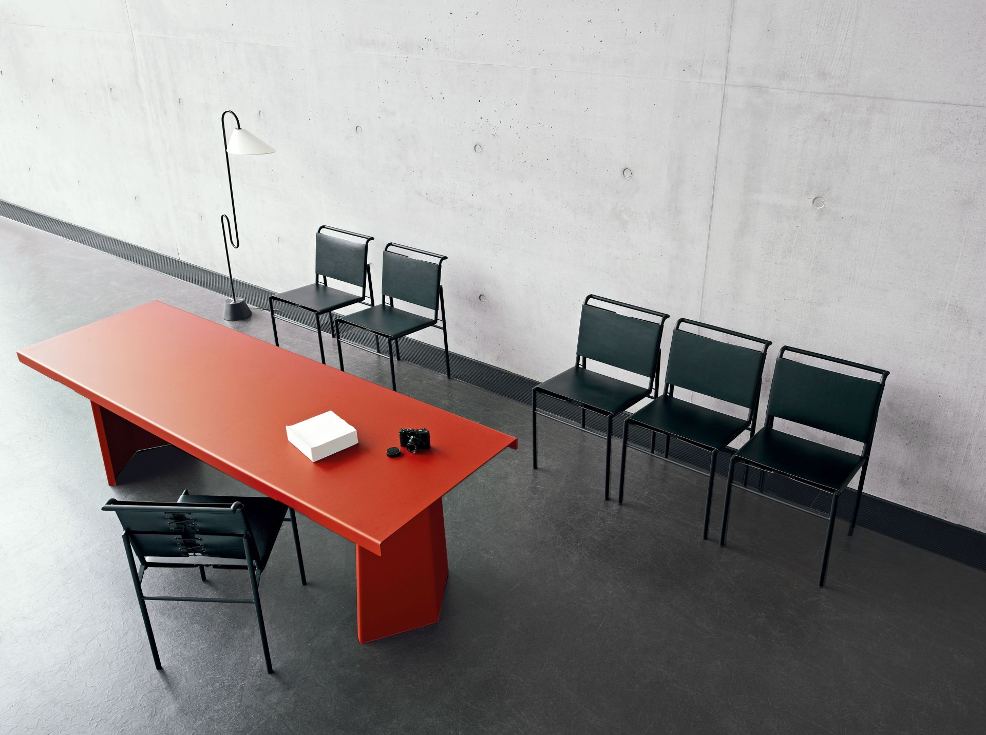 Pallas table ClassiCon