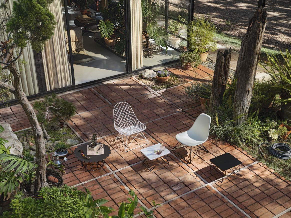 Eames Fibreglass Chair LSR Chair Vitra