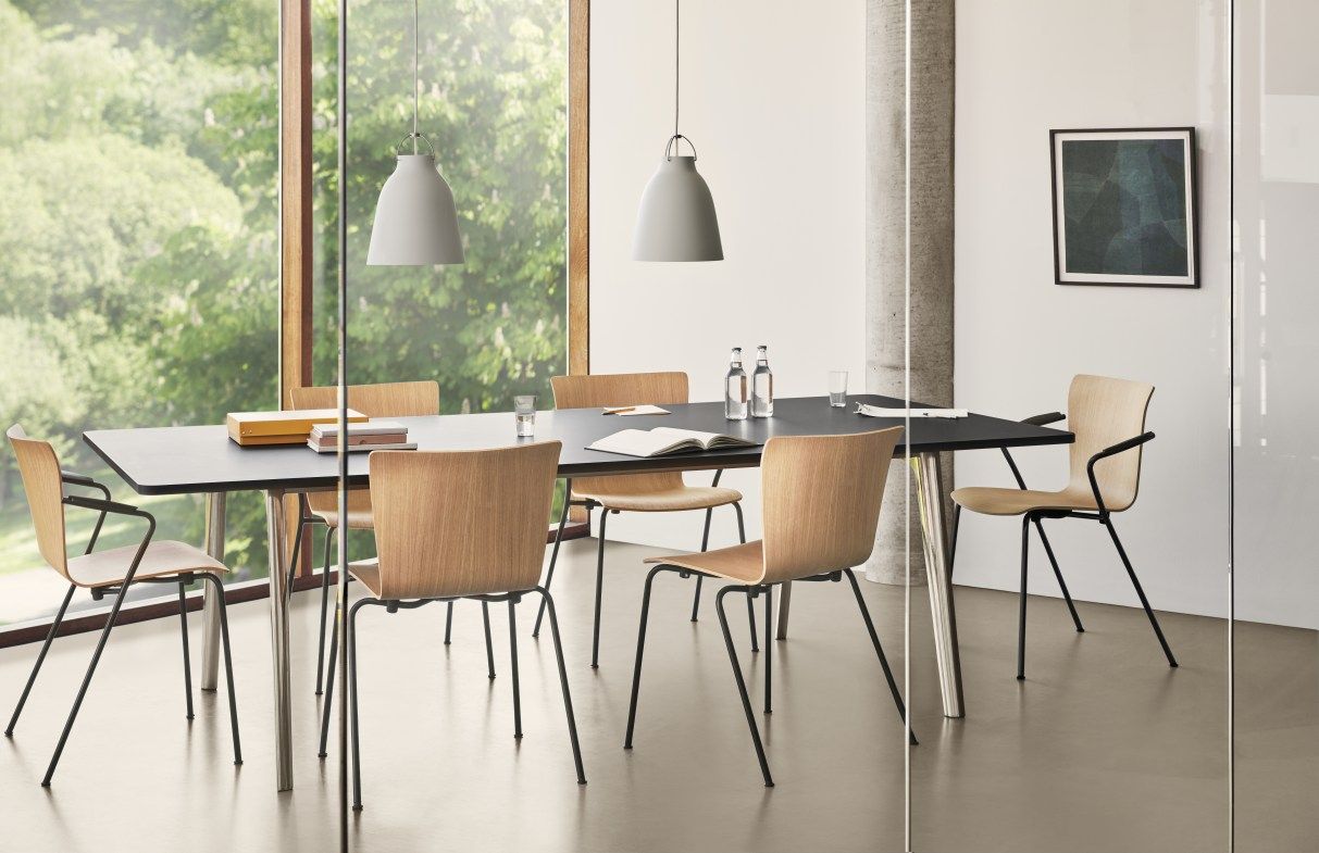 Pluralis table Fritz Hansen