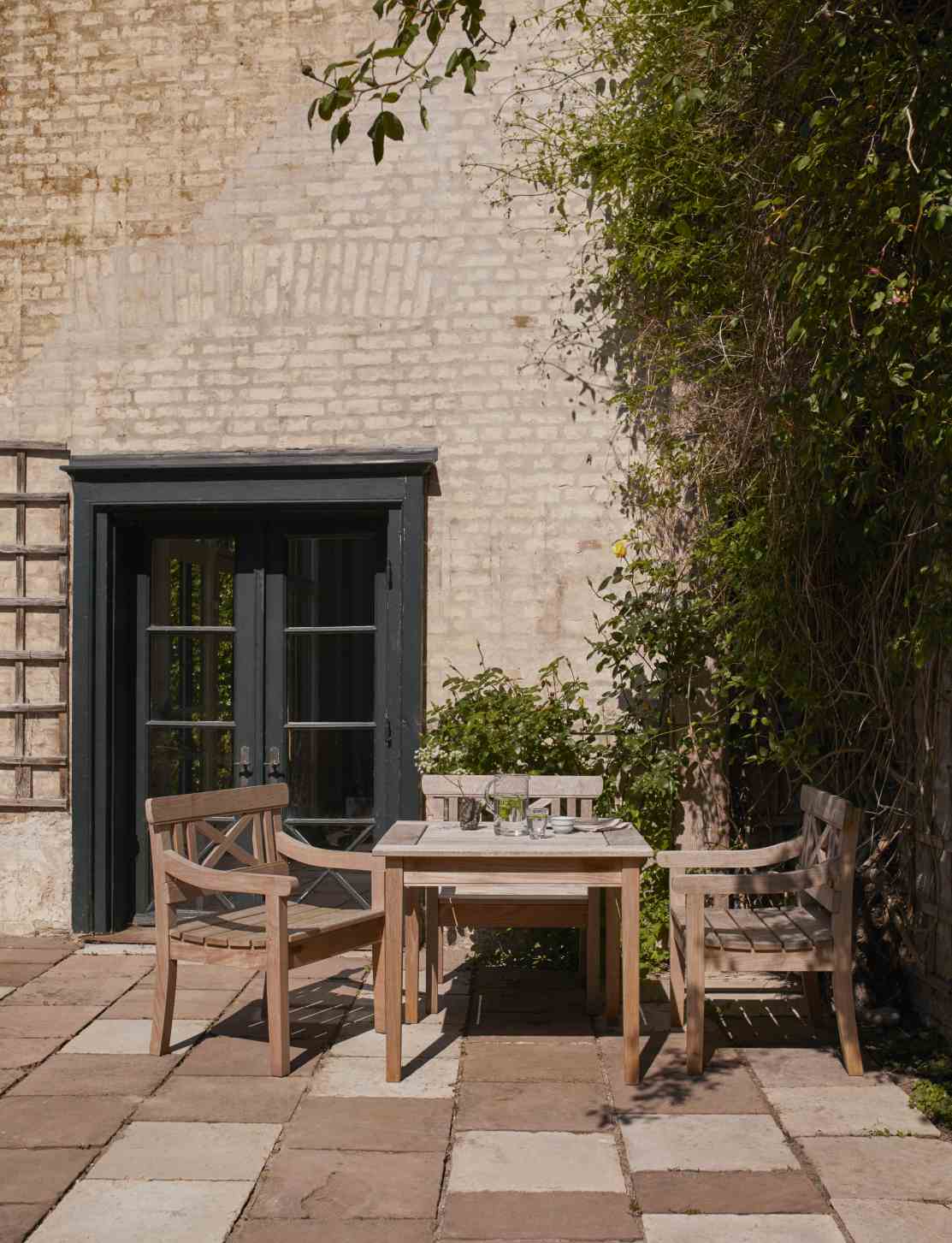 Drachmann Table Outdoor dining table Skagerak by Fritz Hansen 