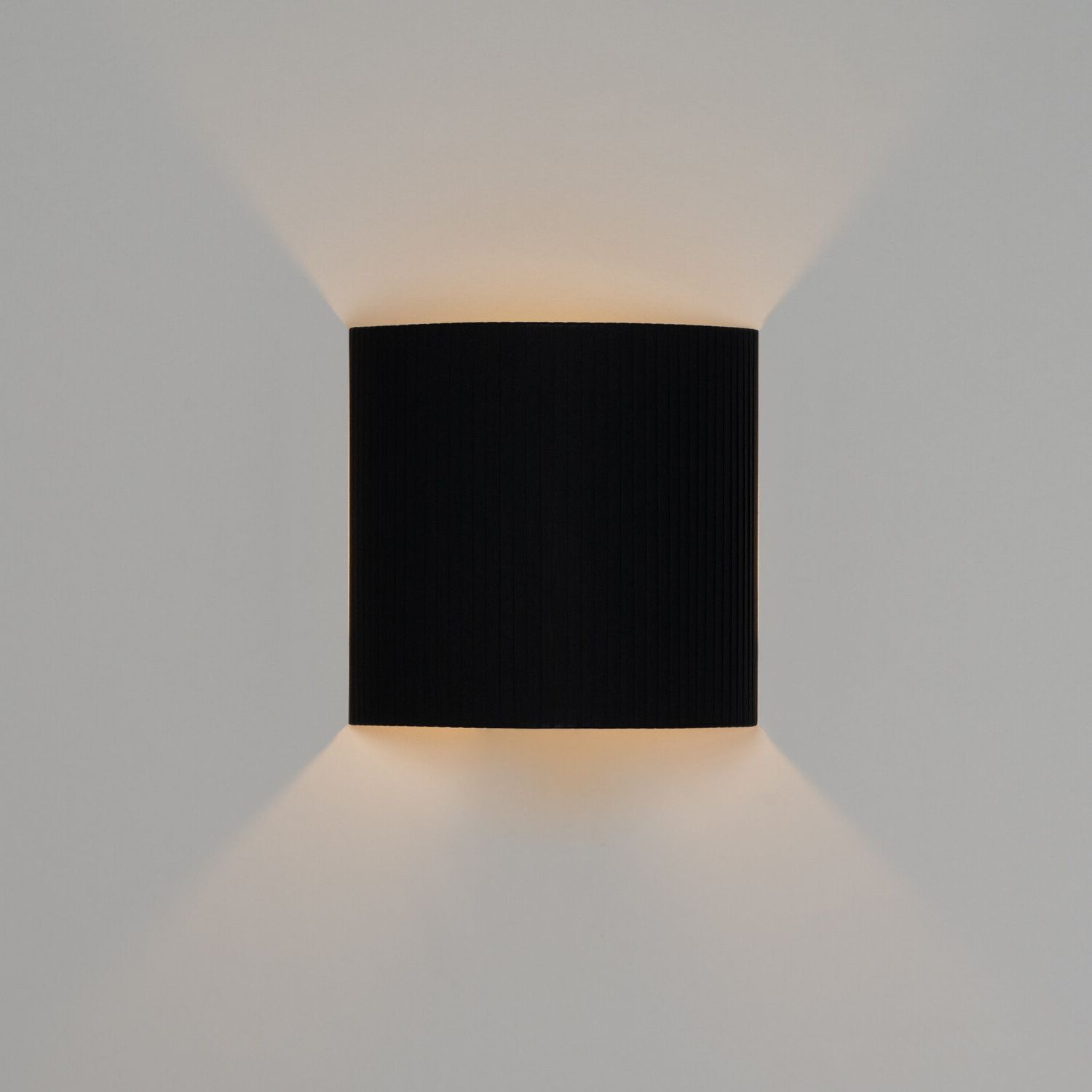 Comodín cuadrado square wall lamp Black ribbon Santa & Cole
