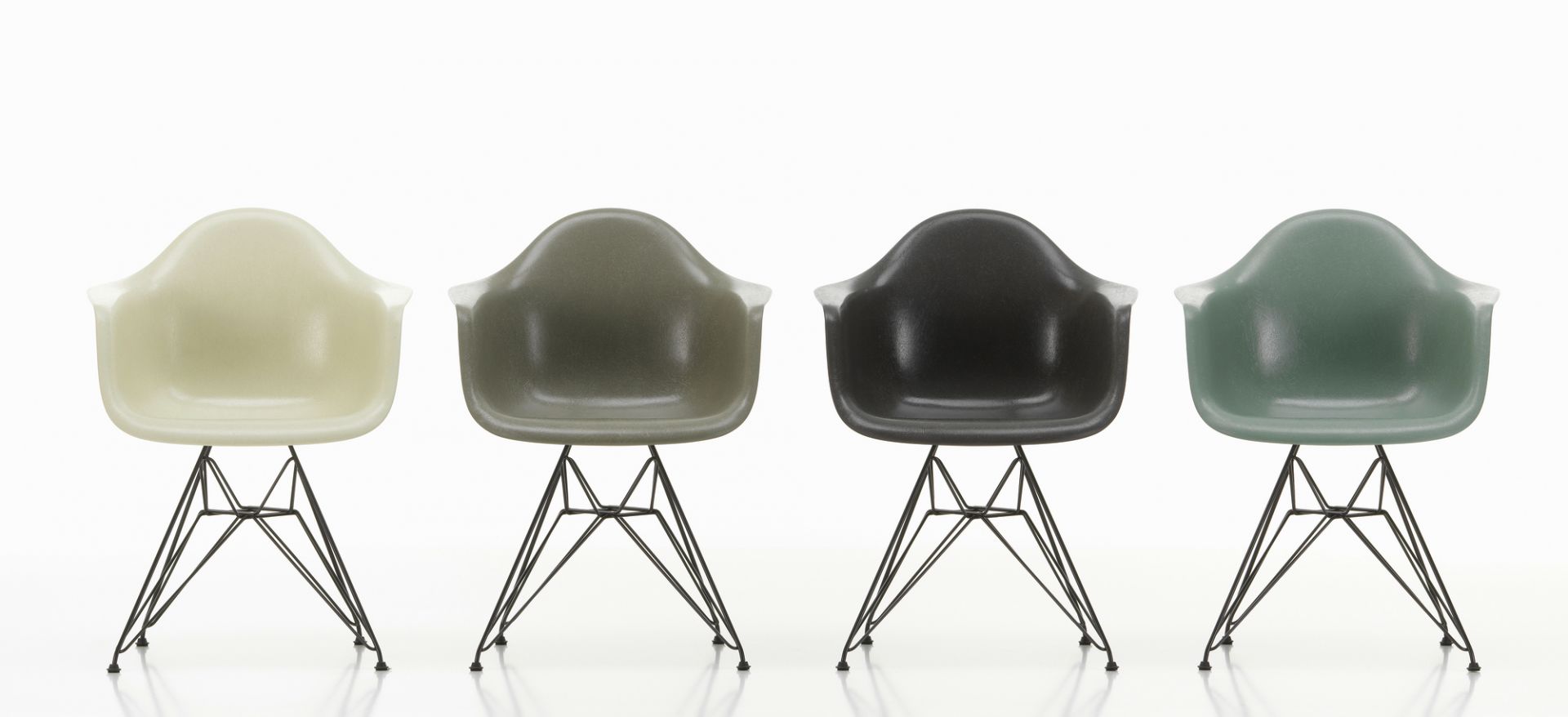 Eames Fibreglass Arm Chair DAR Chair Vitra