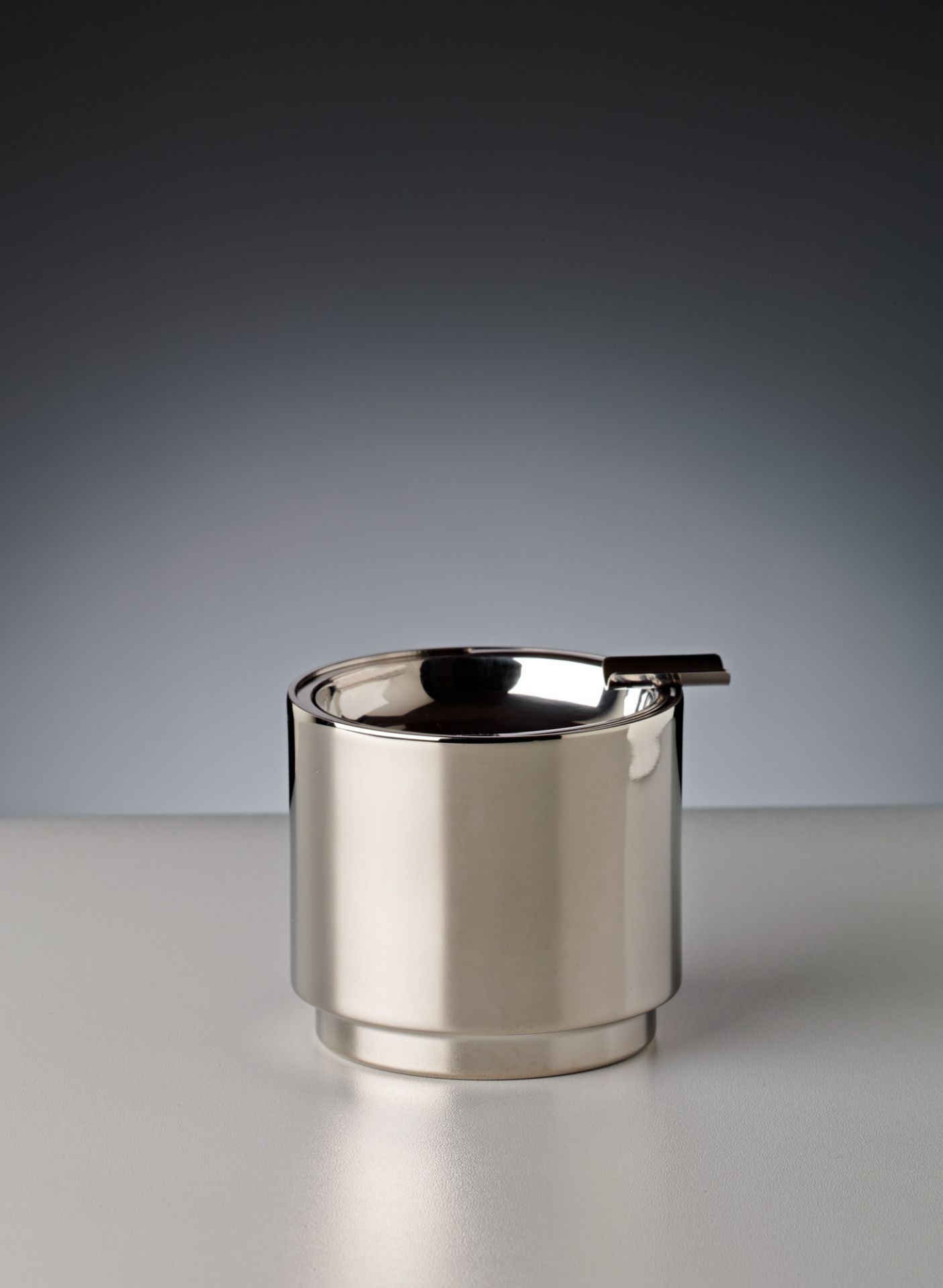 MB 23 / MB23 Marianne Brandt Ashtray with tip over Tecnolumen
