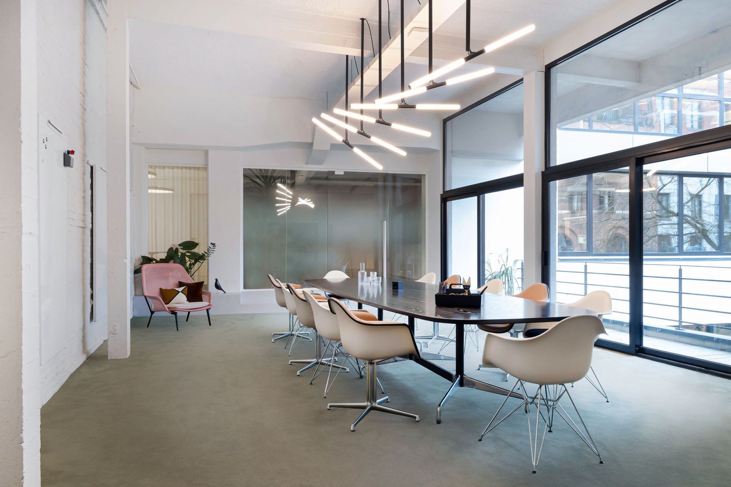 Eames Plastic Arm Chair DAL Chair Vitra