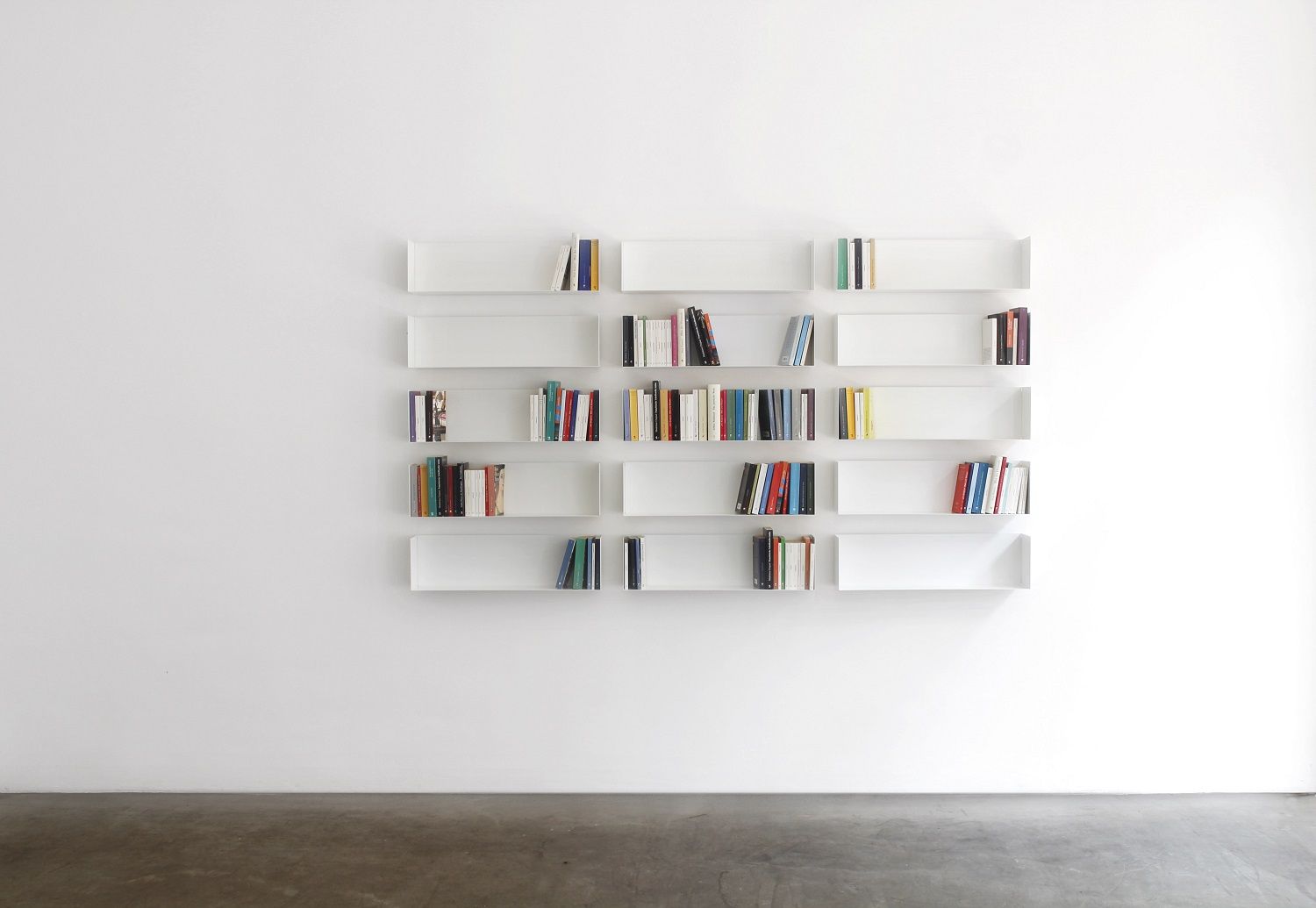 Bags book shelf A Linea1 by Müller Möbelwerkstätten