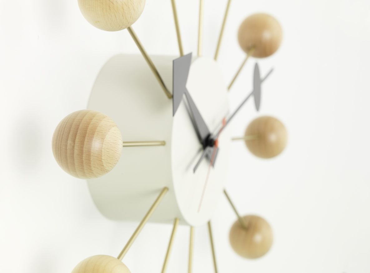 Ball Clock Wall Clock natural Vitra