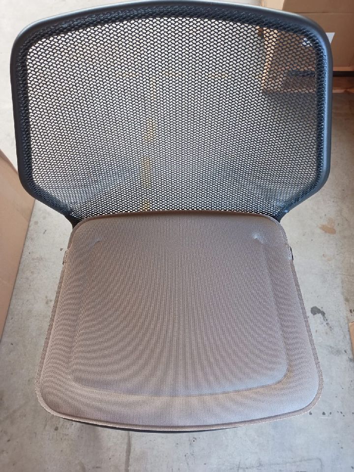 Darwin chair ANTIQUE IRON with seat cushion 700/4 ECRU Emu SINGLE PIECES