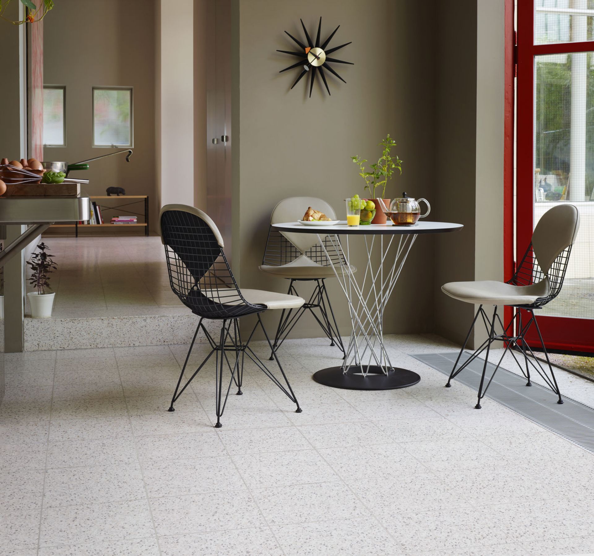 DKR-2 Wire Chair with seat and back cushion Vitra