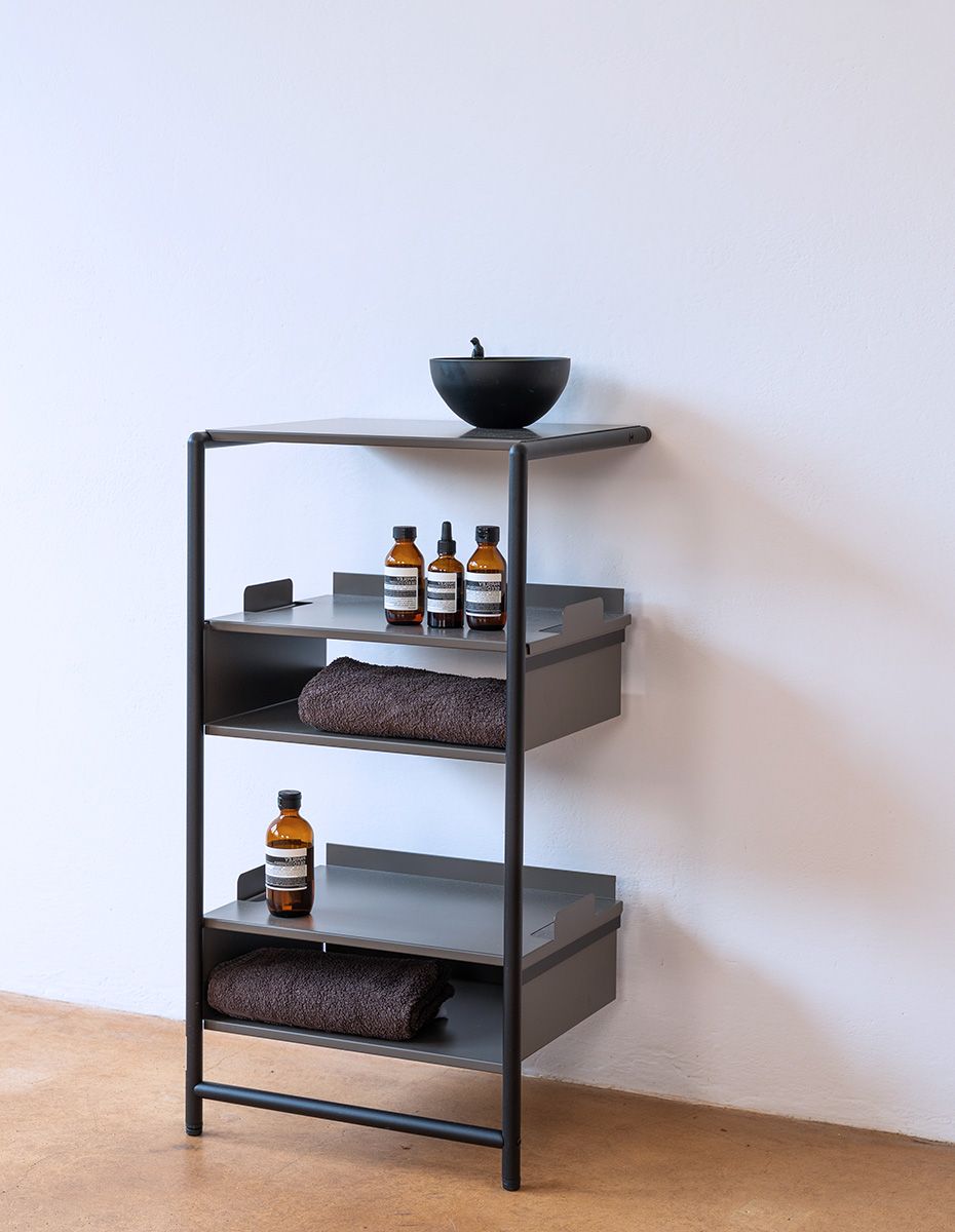 Pool 82 S Leaning shelf / Shoe rack Mox